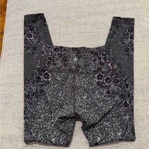 Lululemon black floral wunder under